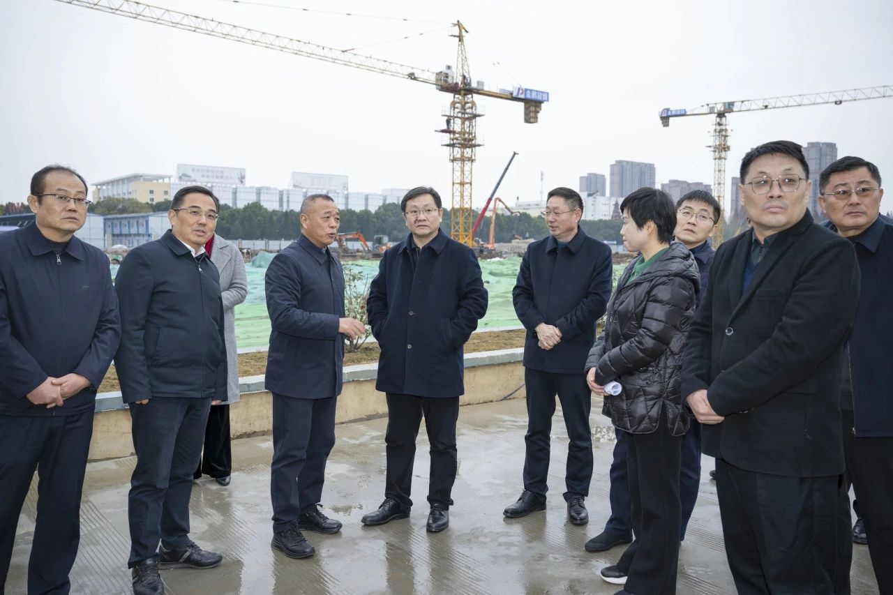 滁州市委書記吳勁率隊蒞臨金鵬承建項目全椒路及肯帝亞地塊調研指導